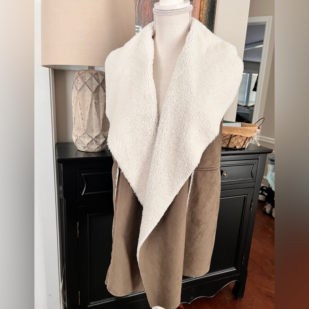 Beautiful faux suede/fur women’s vest